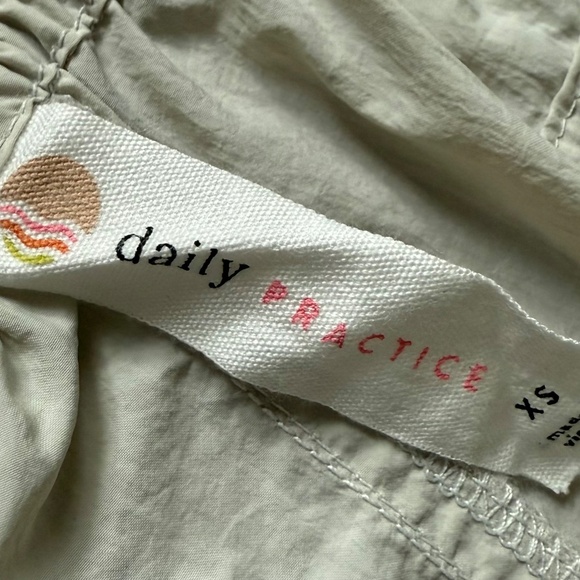 Daily Practice by Anthropologie Women’s Base Camp Taupe Parachute Pants XS - Picture 8 of 15